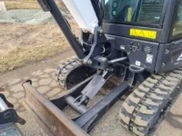 mini pelle bobcat e34 2019 en chantier de terrassement