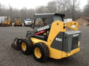 volvo mc90b chargeuse compacte sur pneus en chantier