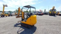 mini pelle 1 3 t bobcat e14 en chantier